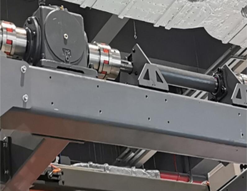 coupling and internal balance device of high speed pallet wrapper