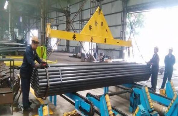 steel pipes bundled into hexagonal shape bundles